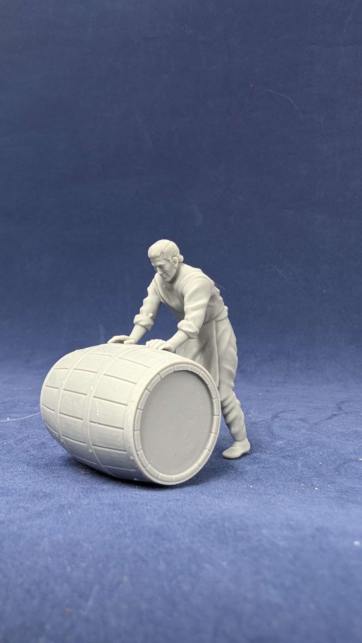 Medieval civilian rolling big barrel - NCM