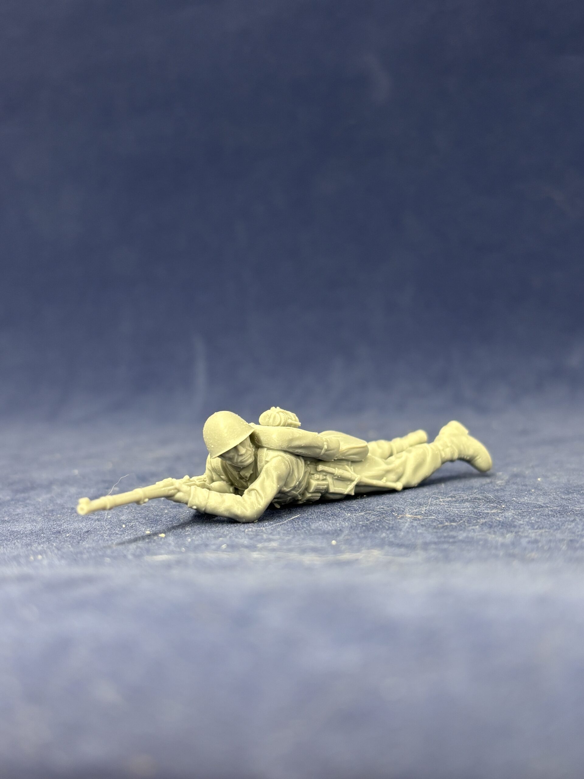 Polish WW2 soldier laying on ground looking - Image 2