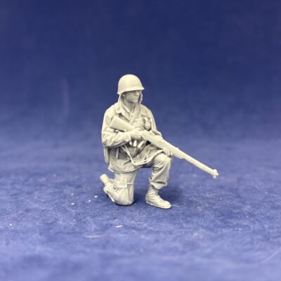 WW2 US 101 Airborne crouching ready